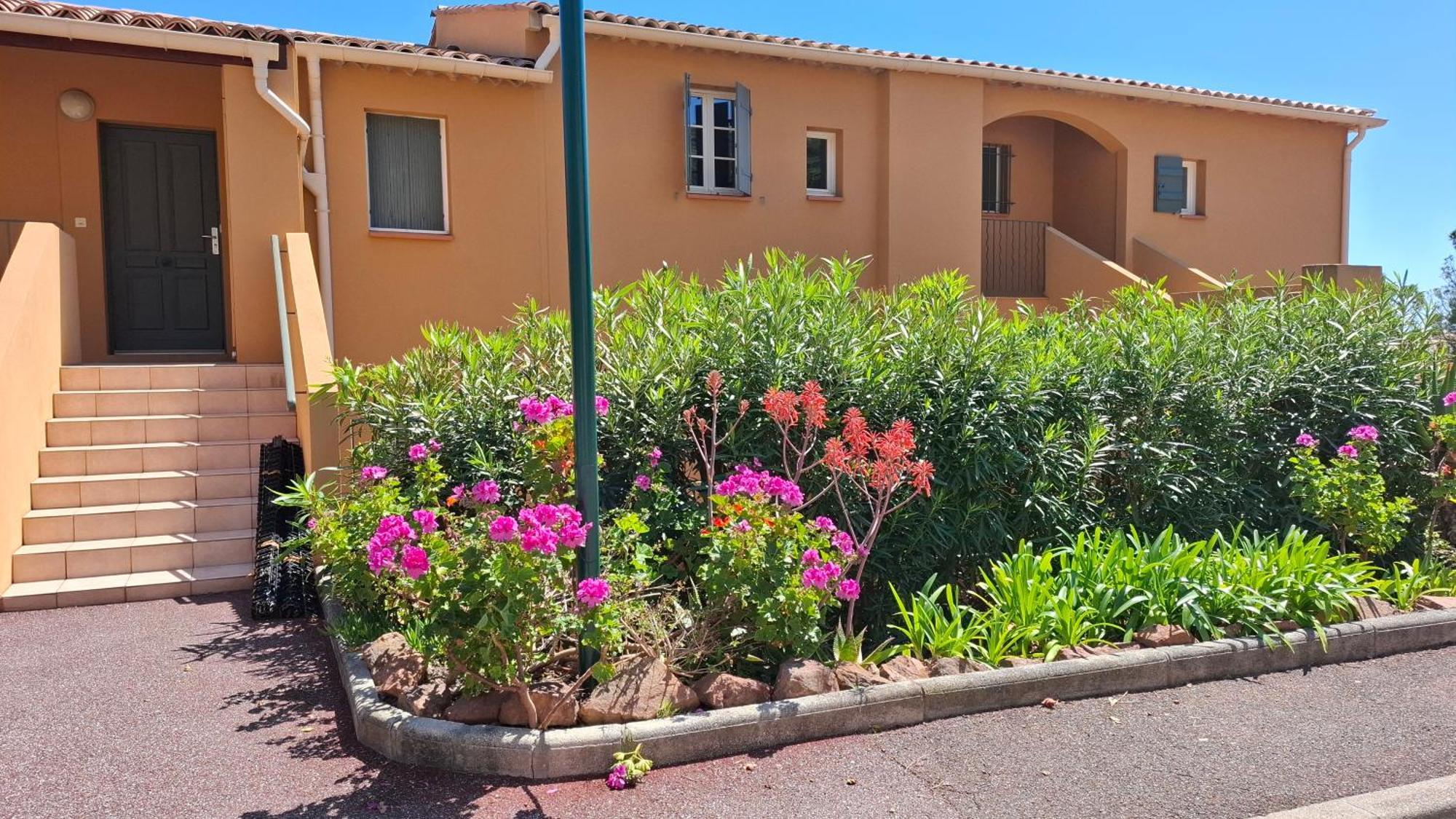 Apartamento Rochemarine Panoramic Théoule-sur-Mer Exterior foto